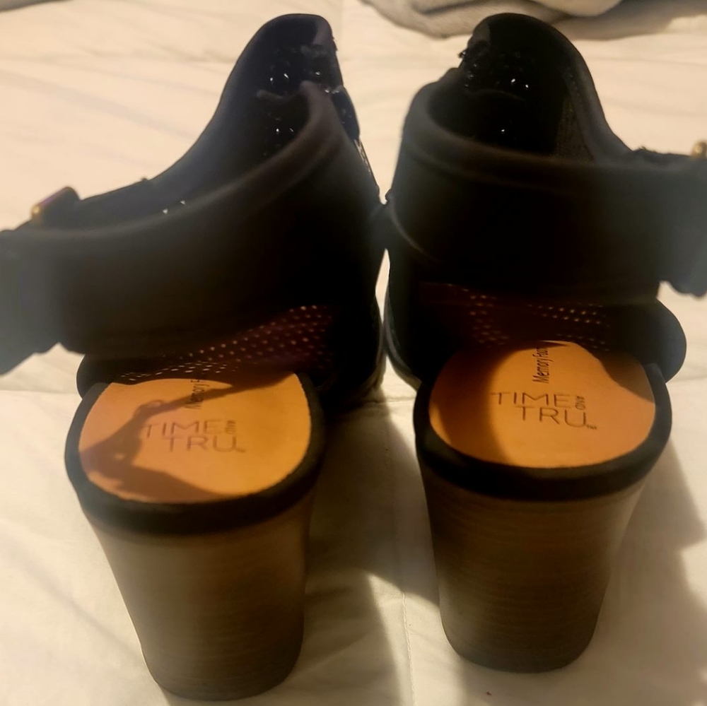 NWOT heels - Picture 5 of 8